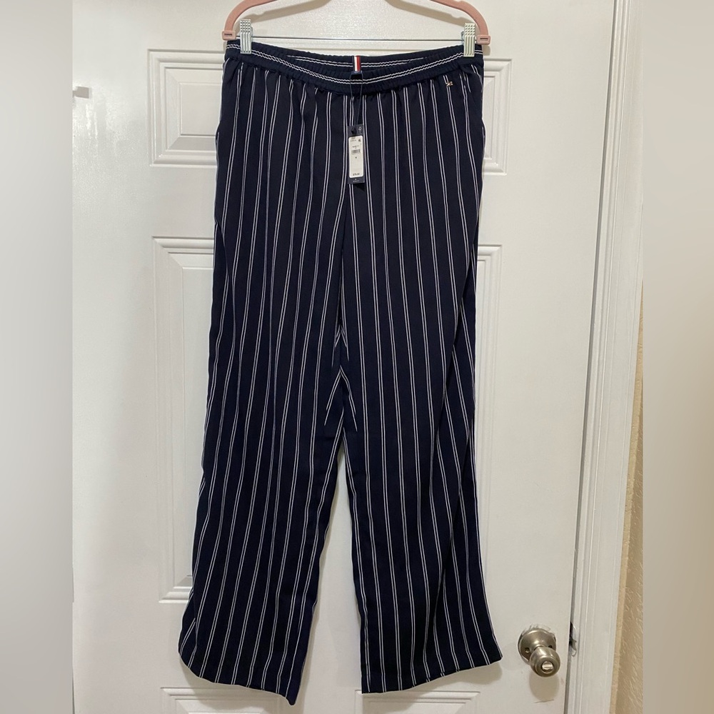 Tommy Hilfiger women’s casual Navy pinstripe pull on pants NWN $79.50 size M